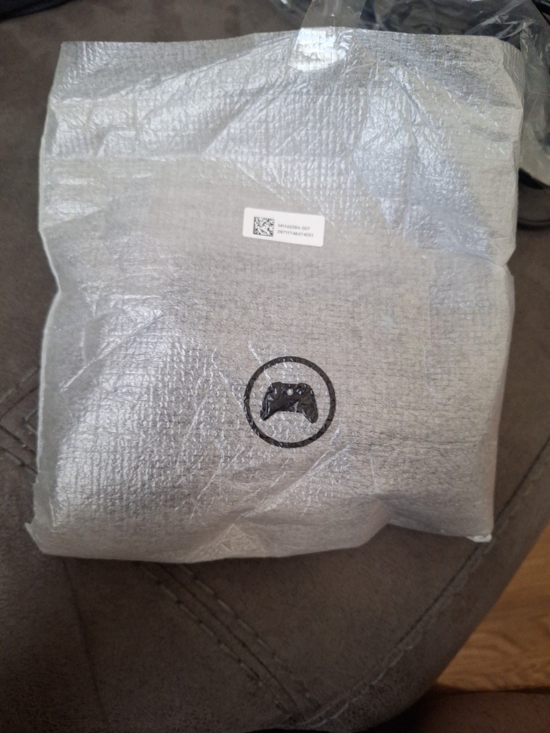 Microsoft Xbox Series X 1TB With Box.Bundled With A Headset And 3 Games .