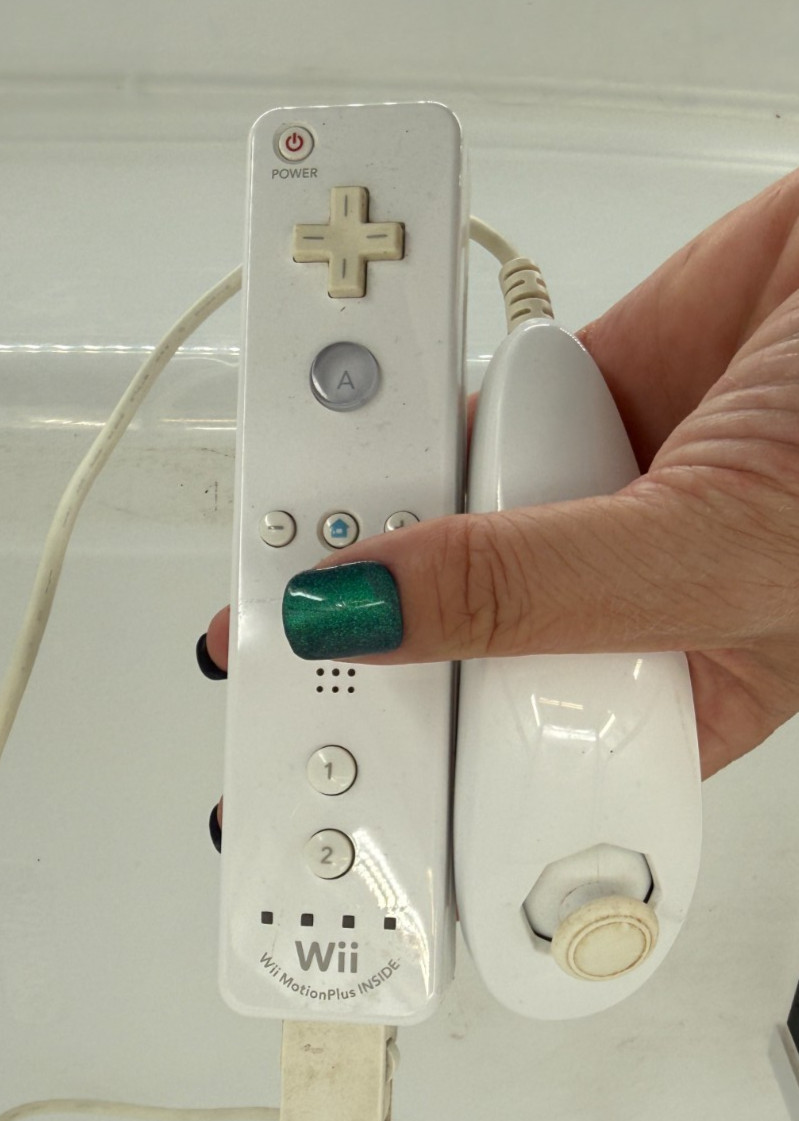 Nintendo Wii RVL-001 White Console Bundle Wii Remote Nunchuk MotionPlus NO CORDS