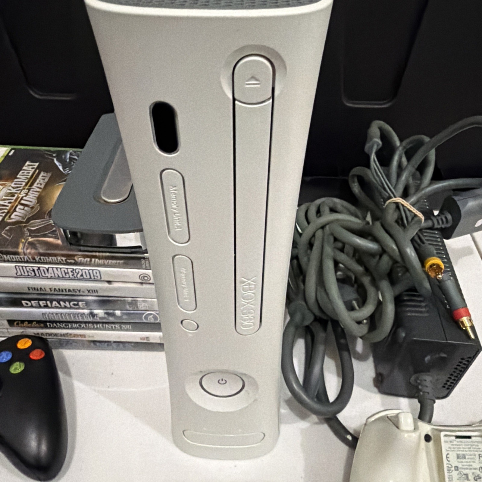 Xbox 360 Pro 20GB White Console Bundle 2 Controllers Cords 8 Games Tested