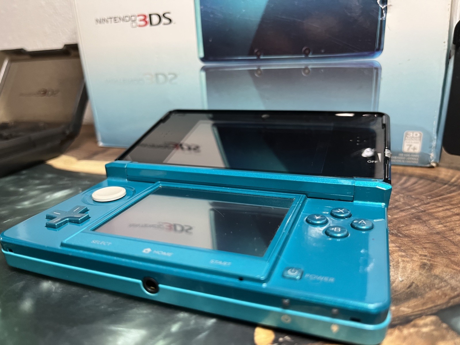 Nintendo 3DS 2GB OG box, Tested and fully functional.
