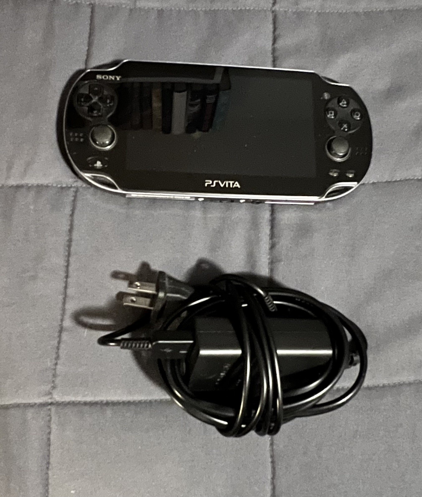 Sony PlayStation PS Vita OEM Black PCH-2001 Bundle w/ Charger and Games