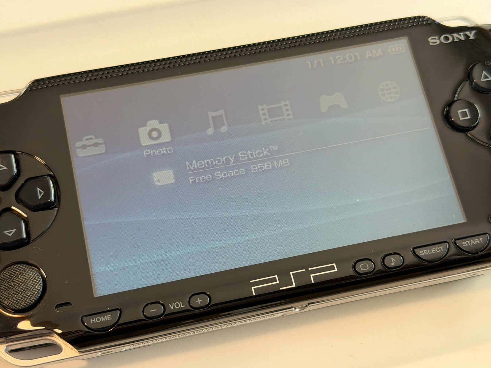 Sony Playstation Portable PSP PSP-1001 Console Black W/ OEM Battery & Mem Card