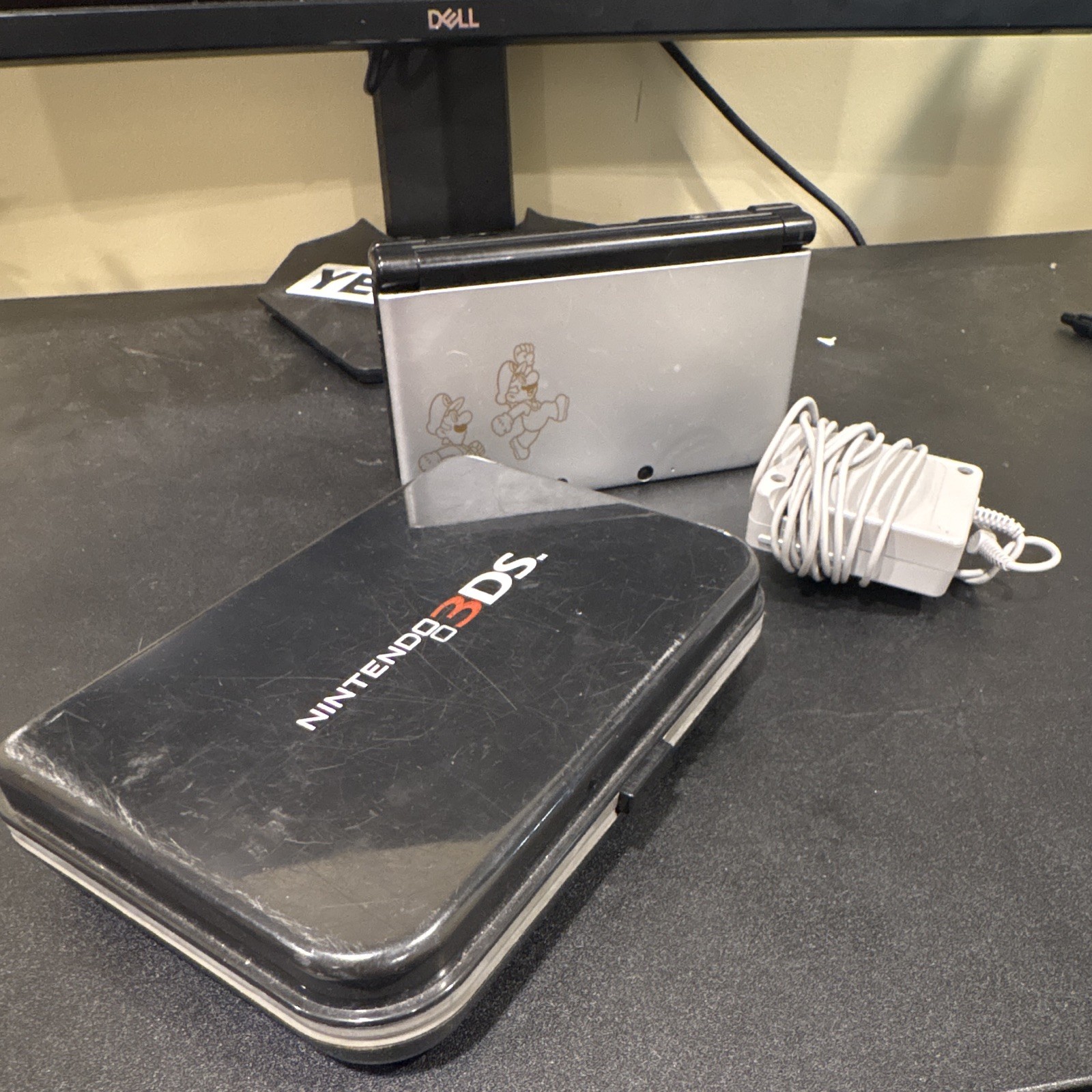 Nintendo 3DS XL SPR-001 Silver/Black Handheld System w/ Charger & Case