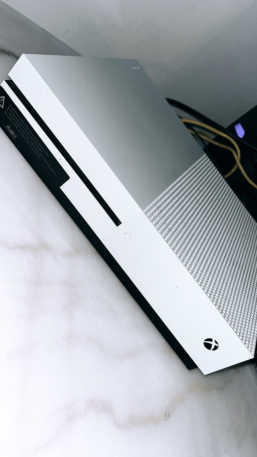 Xbox One S 1TB Console – White (XBS1TB) For Sell Free Controller With It!!!