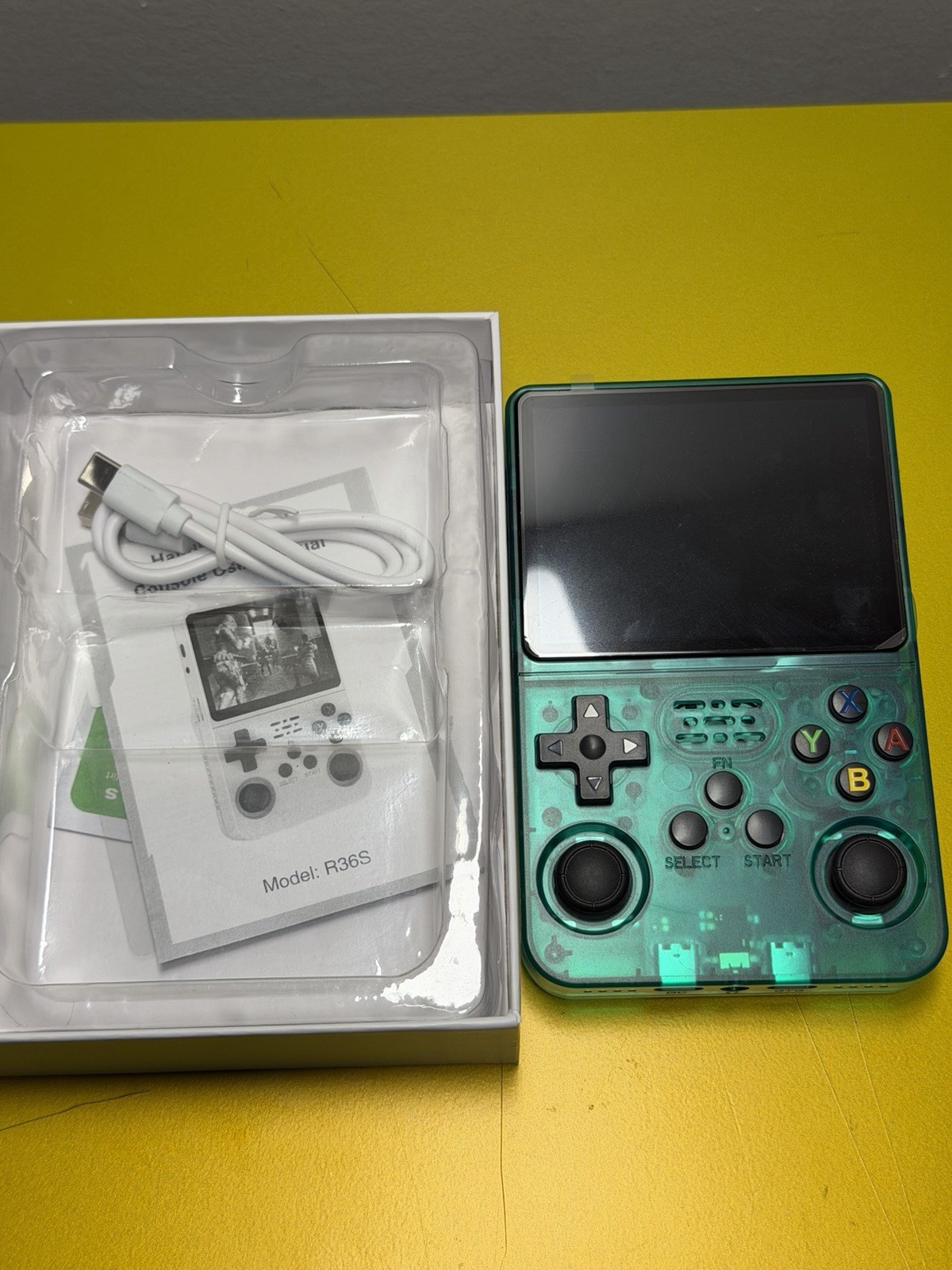 R36S Game Master Handheld Console 3.5″ IPS 64GB Green