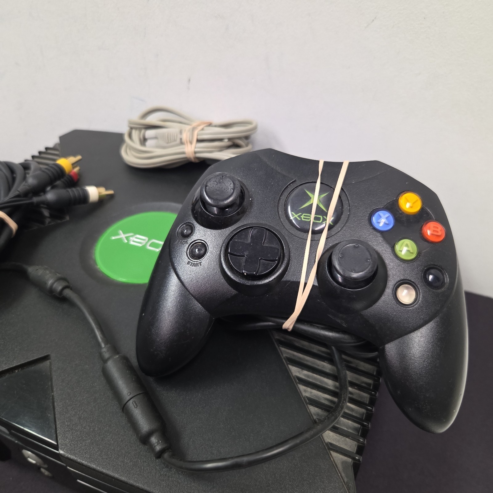 Original Microsoft Xbox System With Controller & Cables TESTED