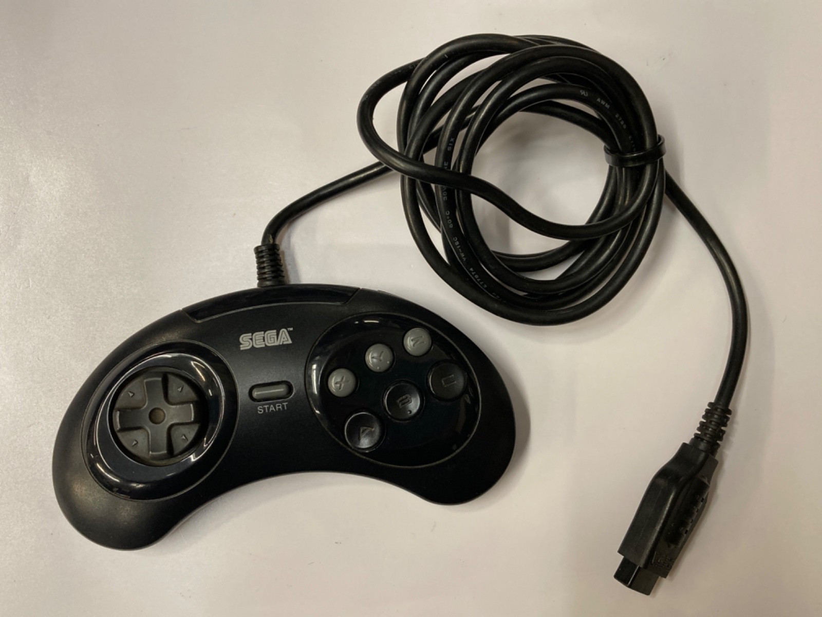Original SEGA GENESIS 1601 Video Game Console w/ Controller *SHOWN WORKING