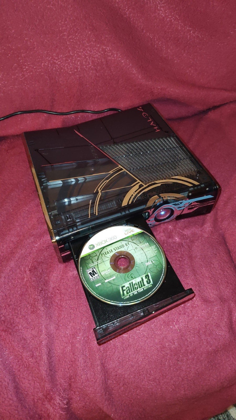 Lmt. Edition Halo 4 XBOX360 and Gears of War 3 Controller w/ Fallout 3 GoTY Disc