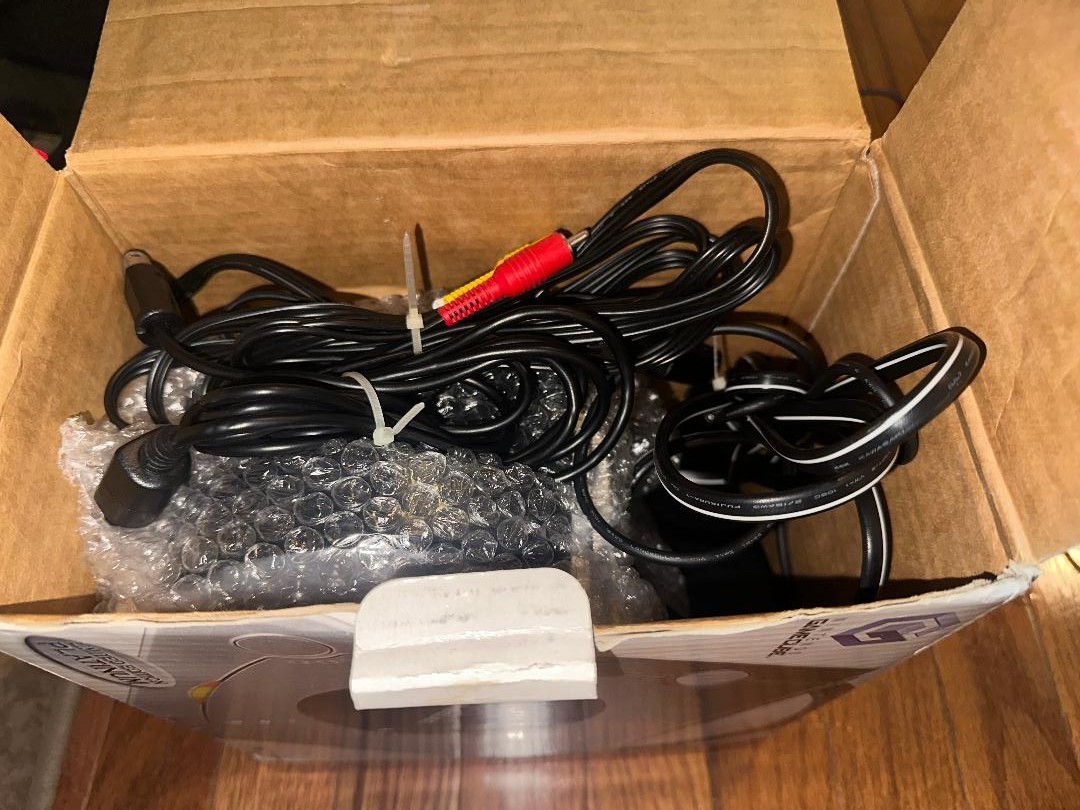 Nintendo DOL-101 GameCube Platinum Silver Console With Box.