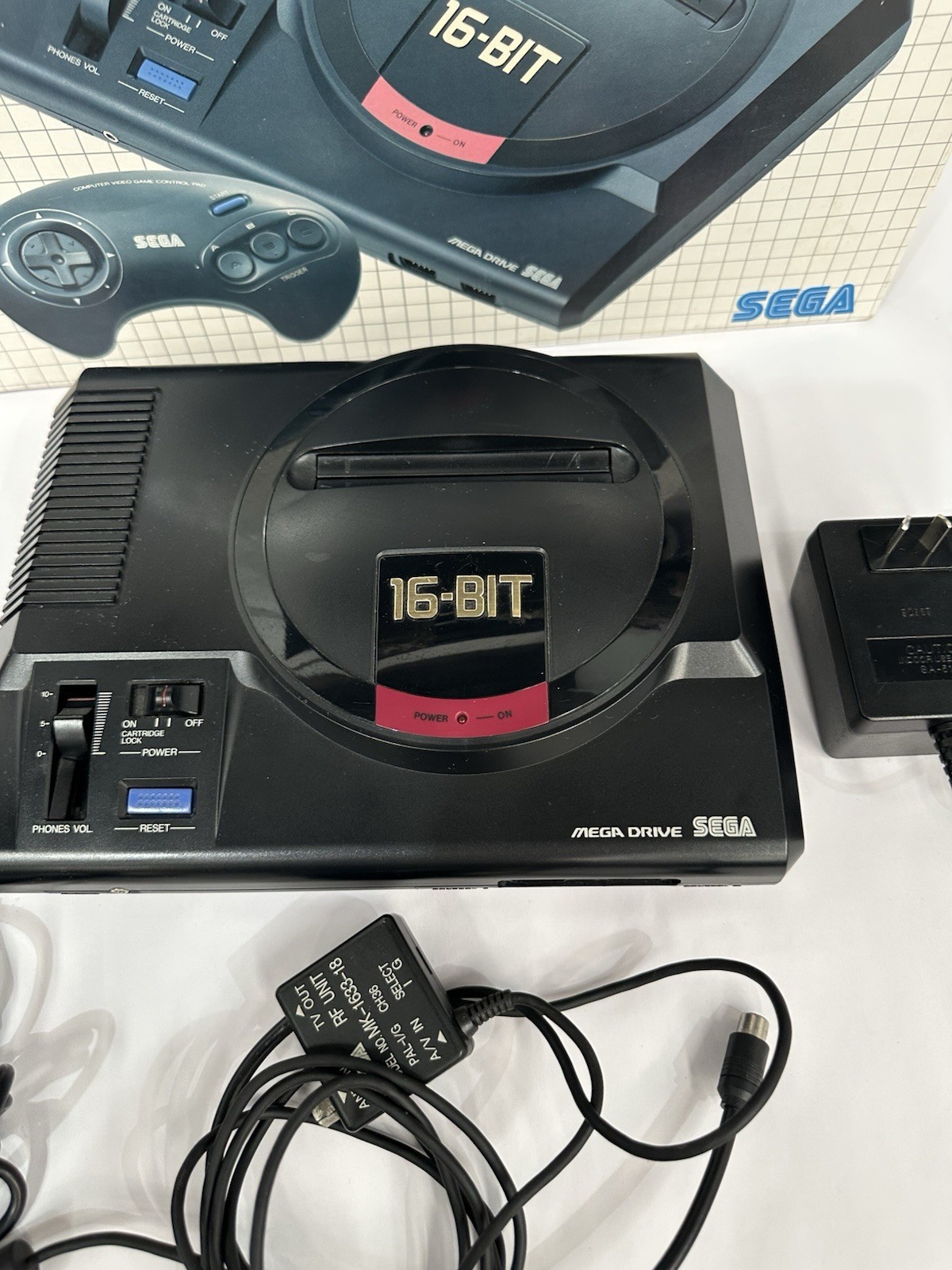VINTAGE SEGA MEGA DRIVE BOXED WORKING CONSOLE 16 Bit PAL 1601-11 NTSC JAPAN BOX
