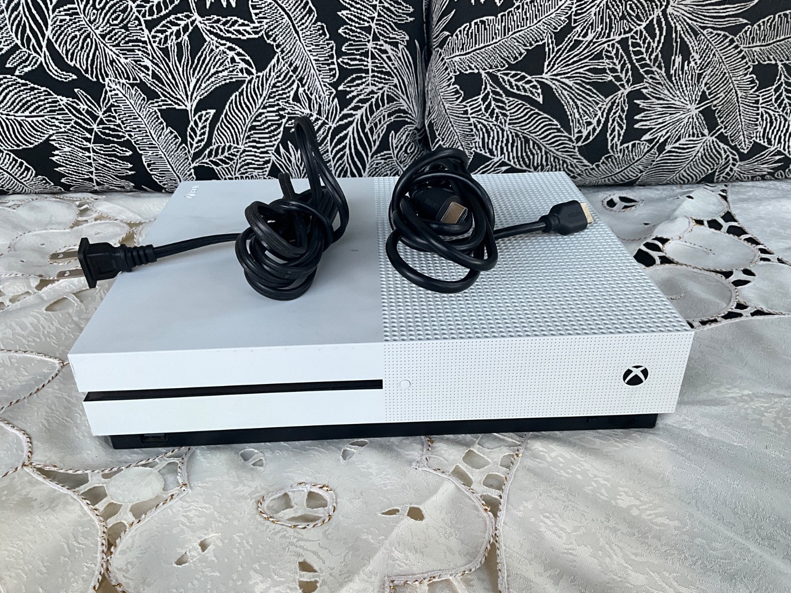 Microsoft Xbox One S 1681 500GB Console Only W Power Supply / HDMI Cable Tested