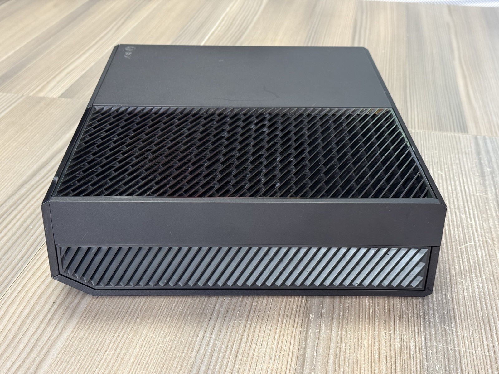 Nice Clean Microsoft Xbox One Original 500GB Video Game Console + Controller