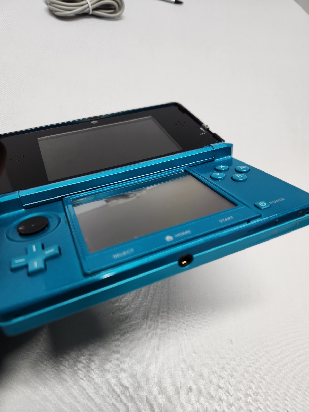 Nintendo 3DS & Charger – Aqua Blue/Black