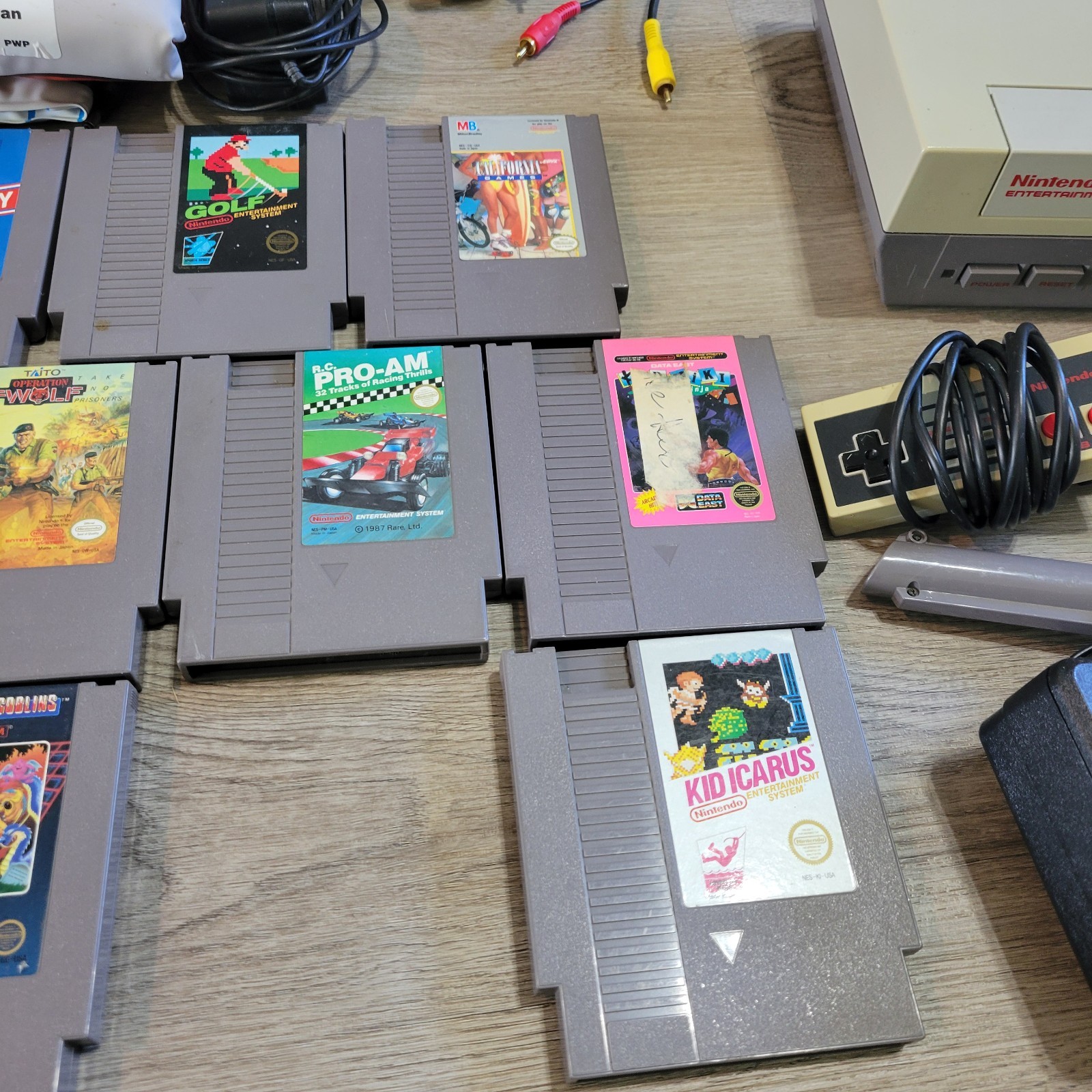 1985 Nintendo NES Console Bundle Tested Working 19 Games Power Pad Zapper Lot