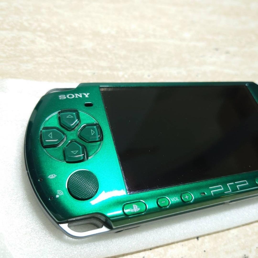 Sony PSP 3000 Spirited Green Complete in Box Near Mint Limited Edition 7075