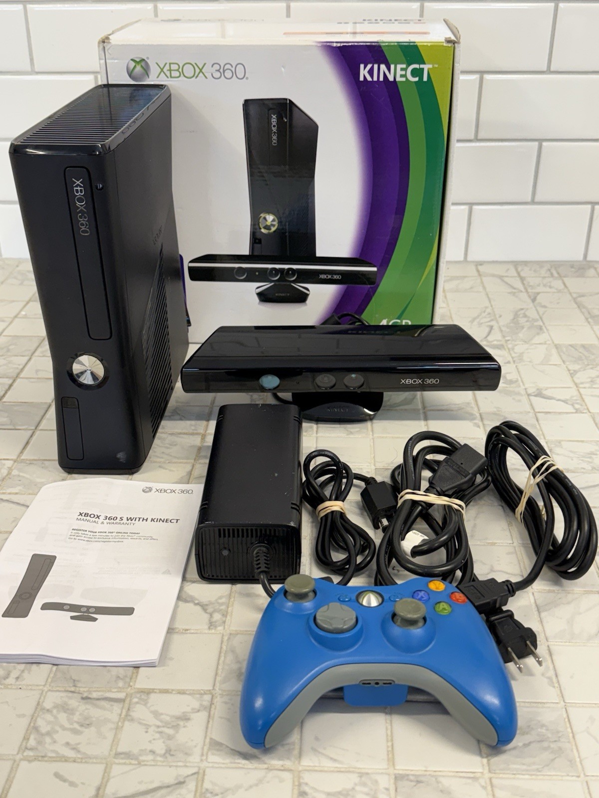 Microsoft Xbox 360 S Gaming Console & Kinect Black No Games Blu Controller READ!