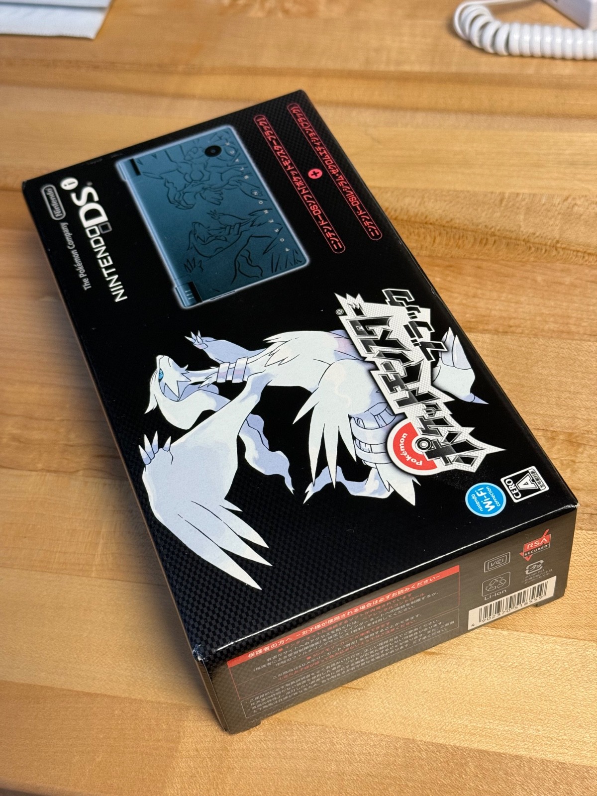 Nintendo DSi (Japan) Reshiramu & Zekrom (Pokemon Black) – COMPLETE w/SEALED GAME