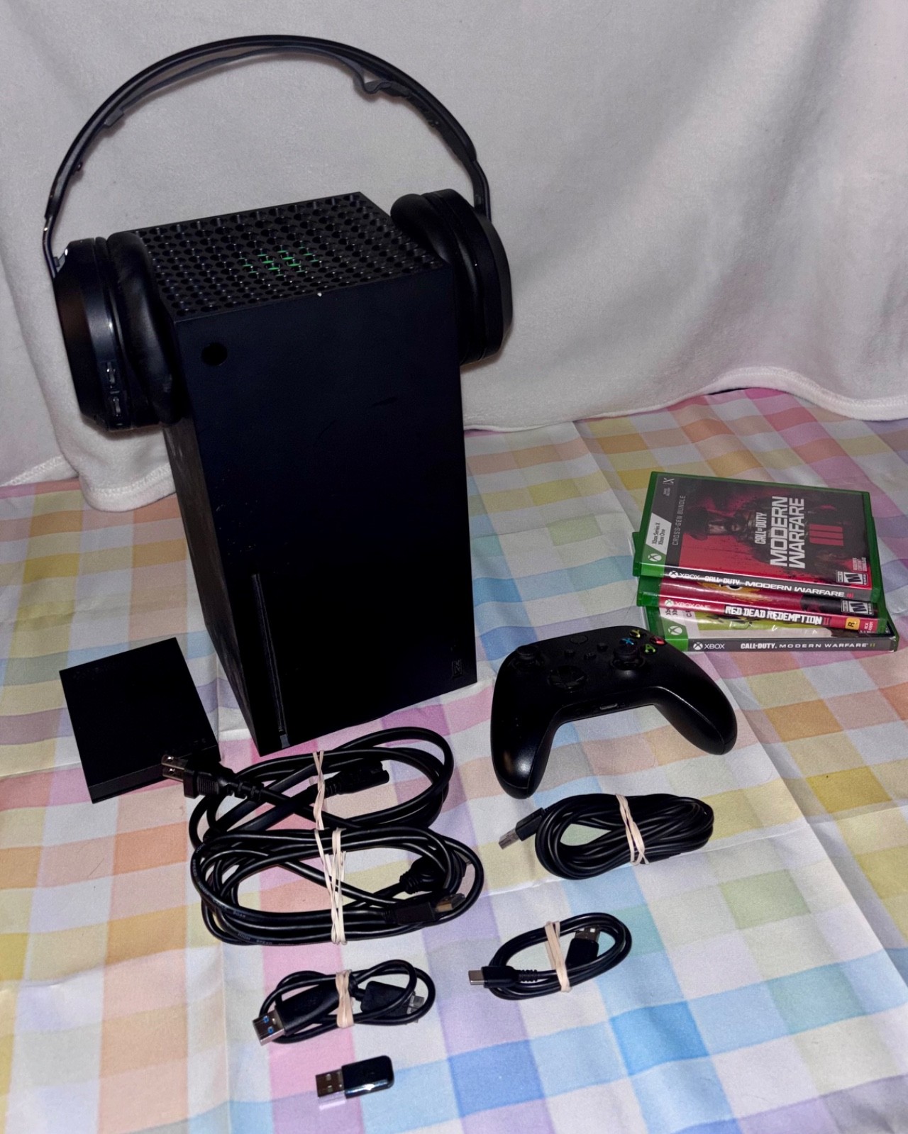 xbox series x, 1tb memory console with controller, headphones and 3 games