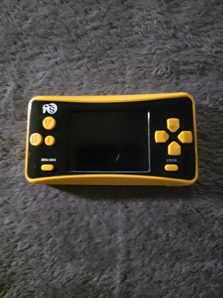 2.5 in LCD Screen Handheld Portable Retro Video Game Player Built-in 152 Games