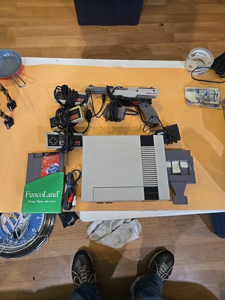 Original Nintendo NES Console Gray, 3 Controllers, Zapper, Cables, Tested Works