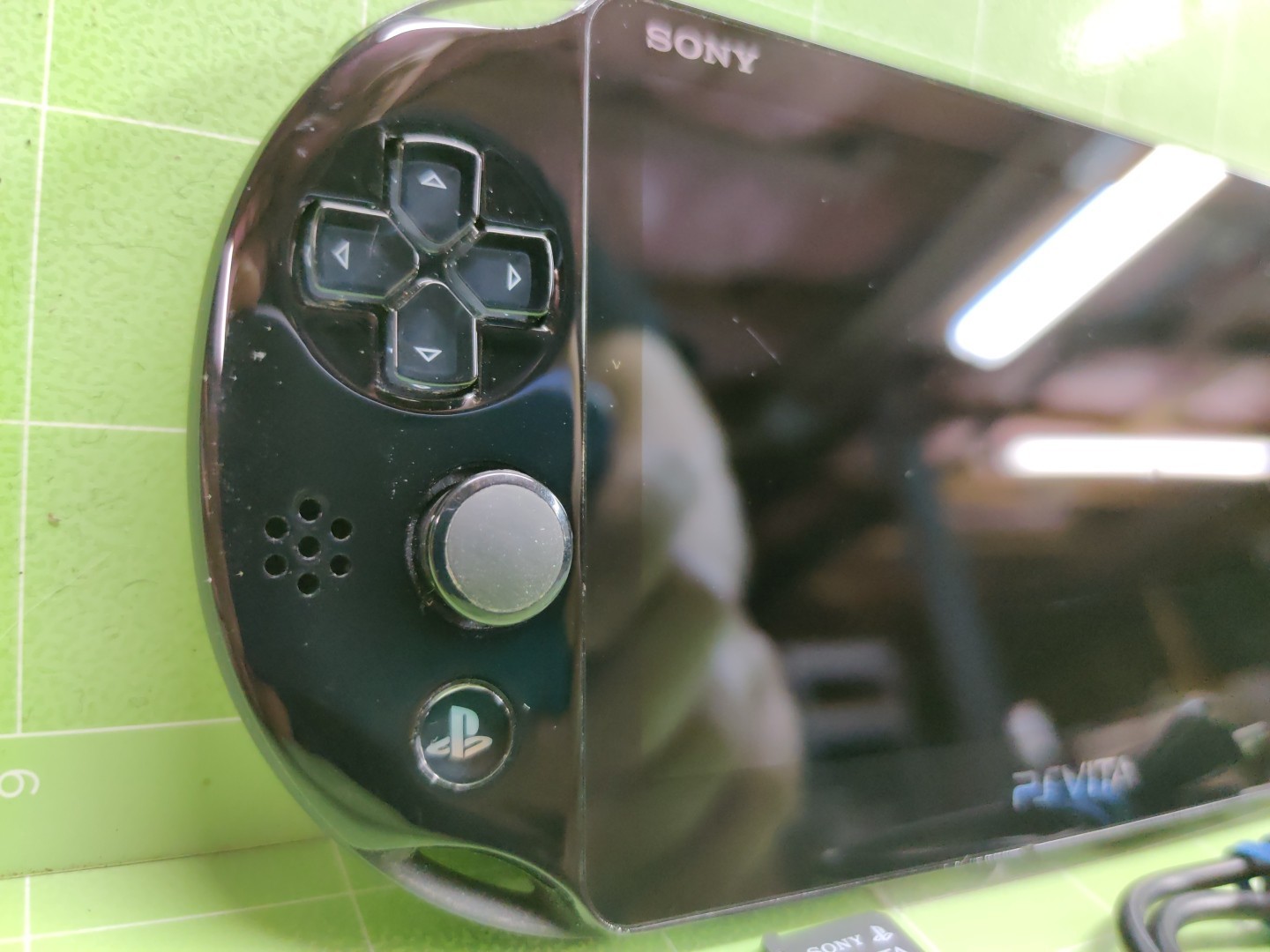 SONY PS Vita PCH-2001 Slim Black Wi-Fi- LCD -FW:3.65 -TESTED – WORKING –