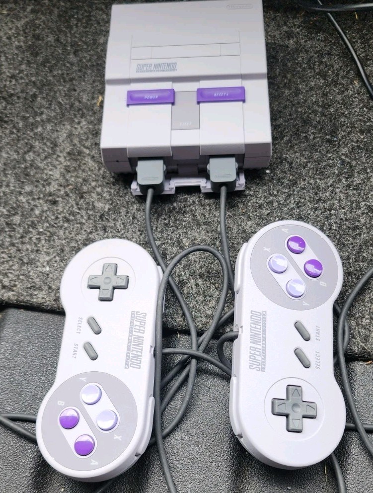 Nintendo Super NES Classic Edition Mini Console CLV-201 with 2 Controllers Gray