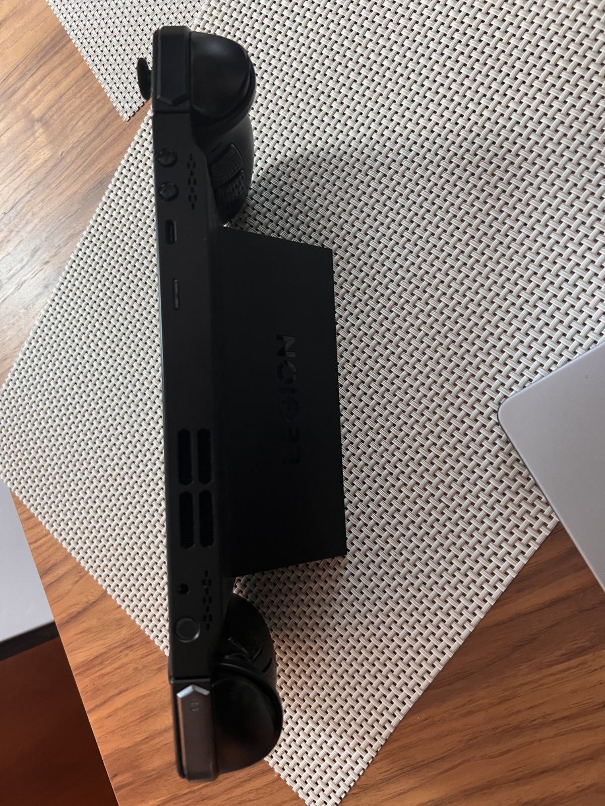 Legion Go Z1e 16GB 512GB w/ Controller Battery, 256 GB Class 3 microsd and stand