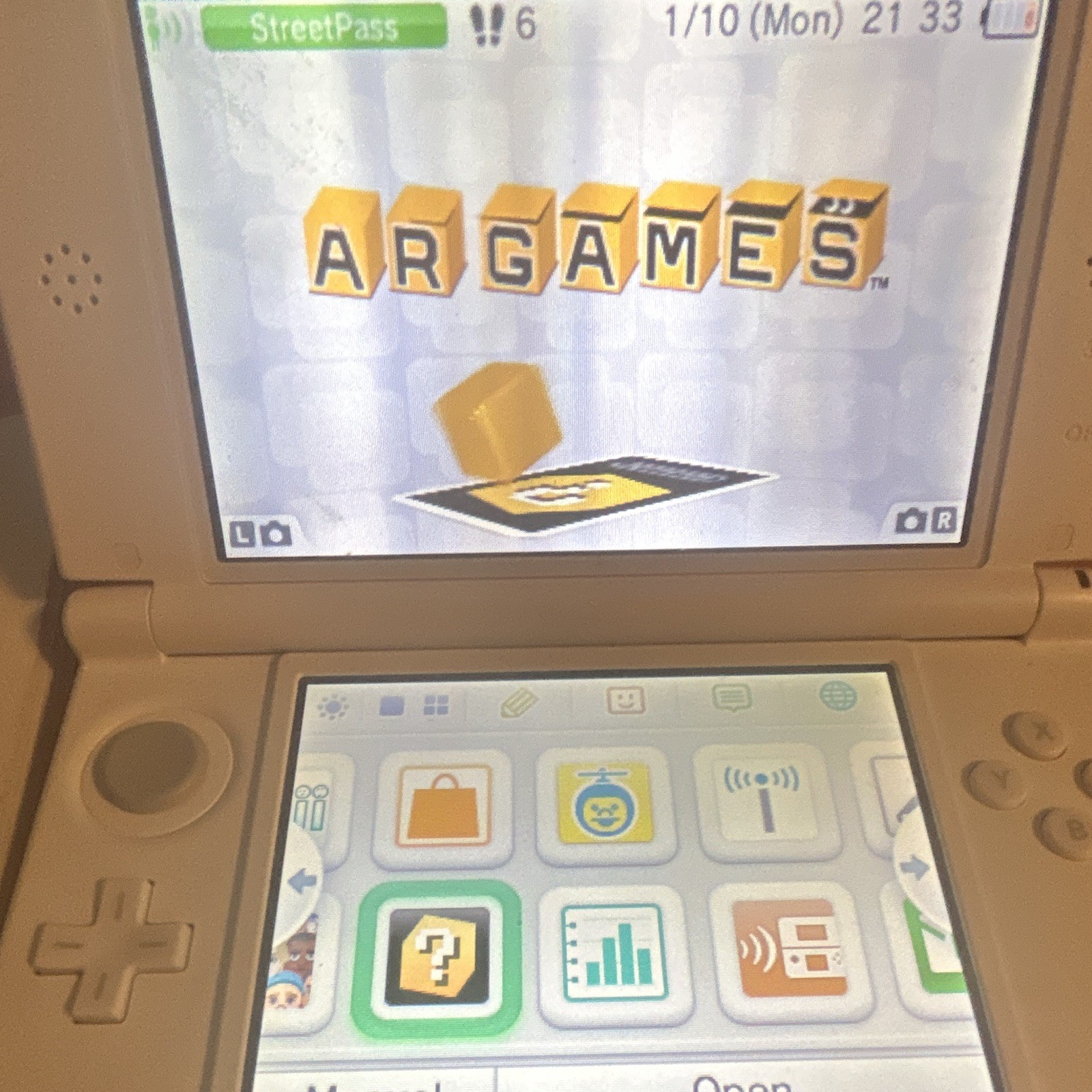 Nintendo 3DS XL White & Pink System w/Charger