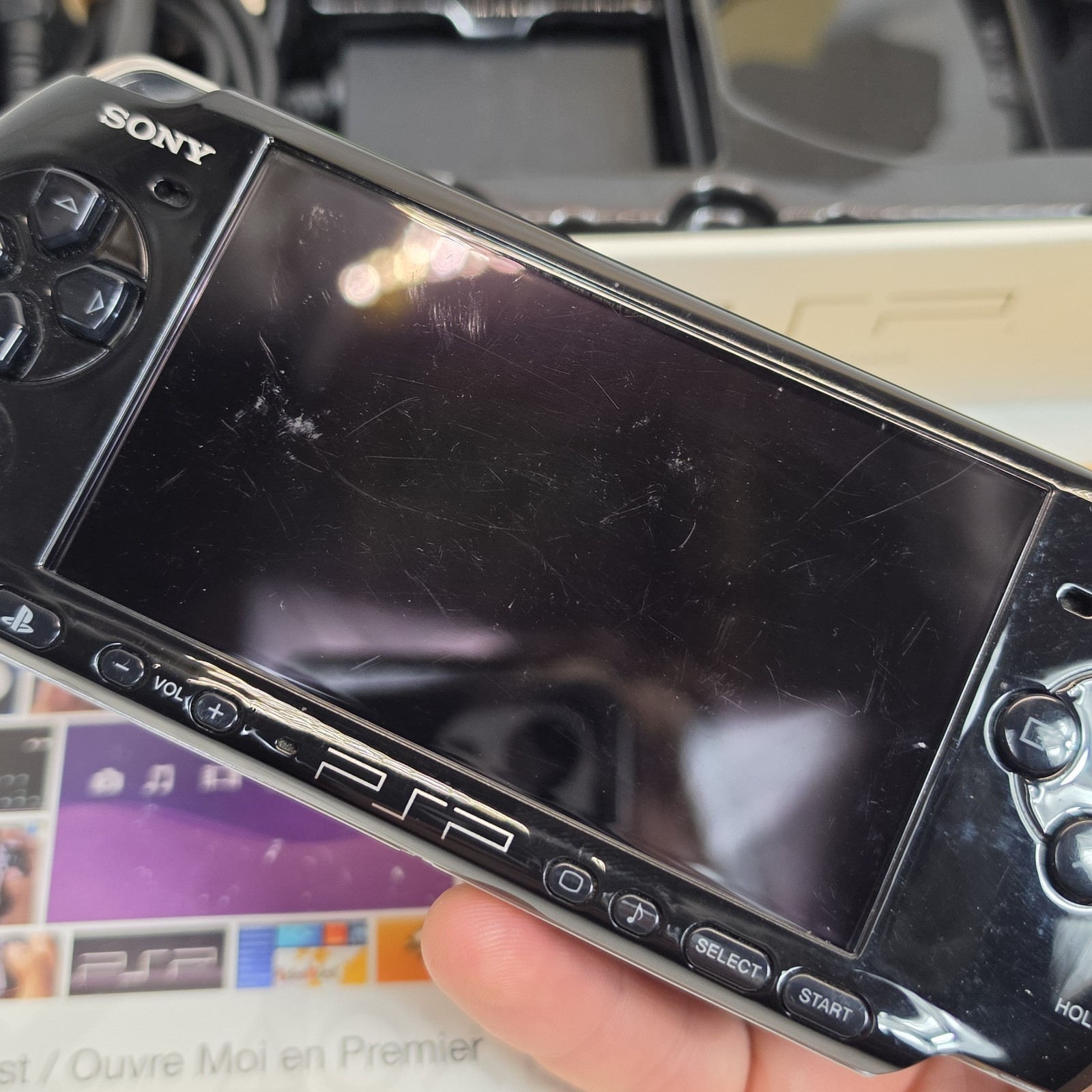 Piano Black Sony PSP 3000 System with Charger + 1gb Memory Card, Tested