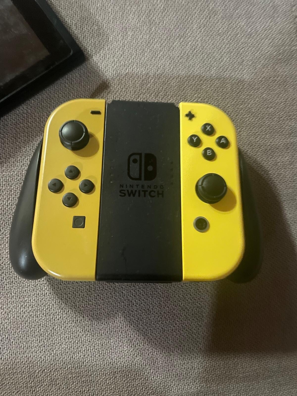 Nintendo Switch Console Let’s Go Pikachu! + Poke Ball Plus Edition