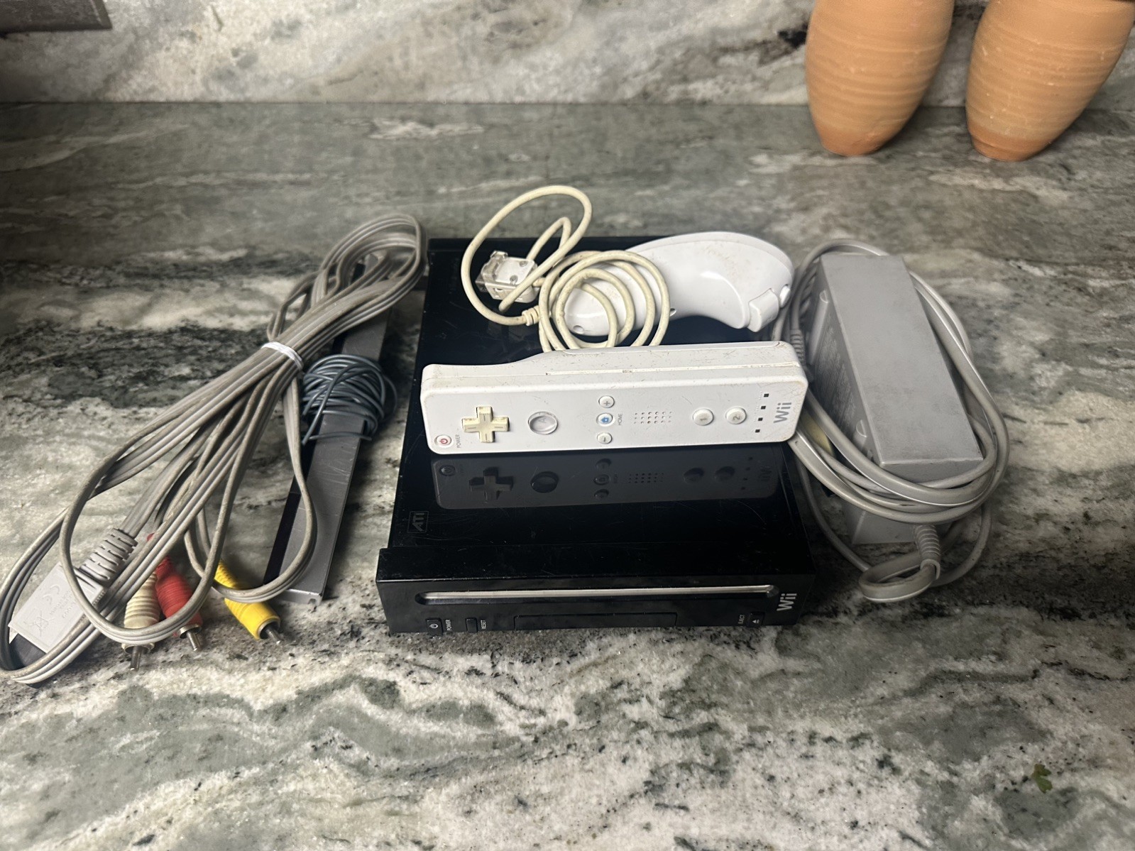 Nintendo Wii Console Black RVL-001 (USA) Console & Cords