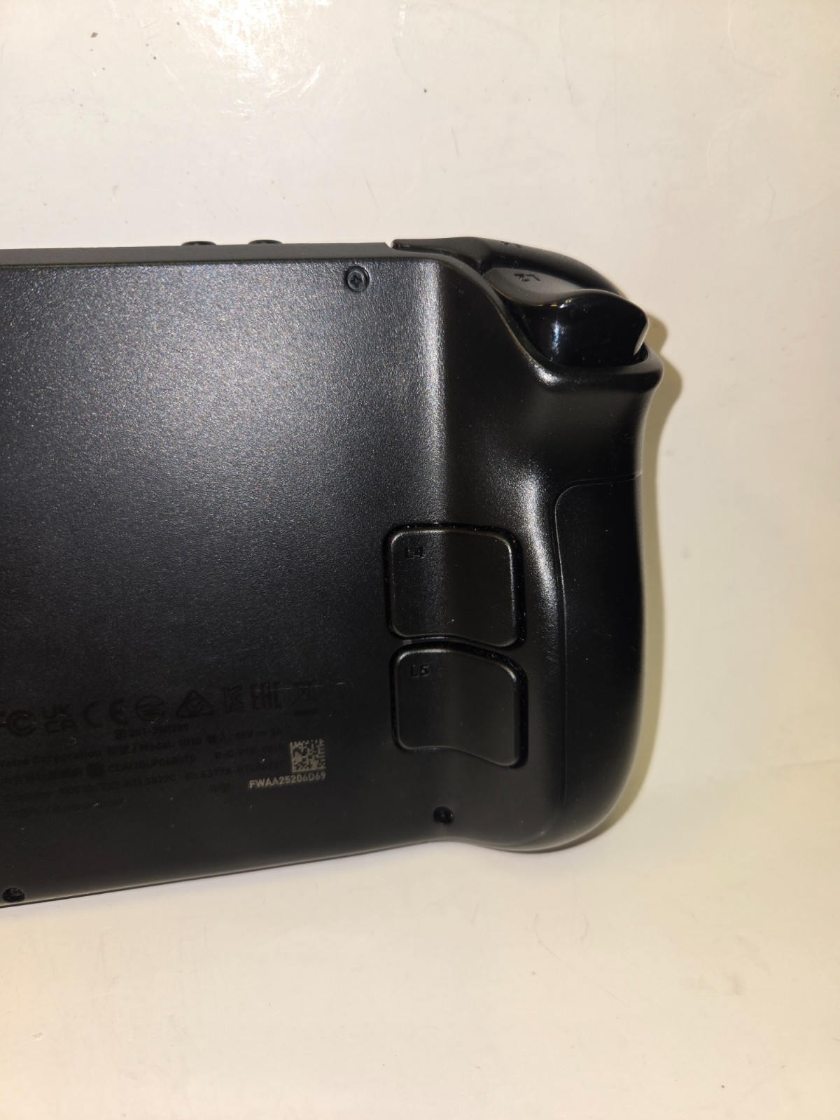 Valve Steam Deck 1010 LCD 256 GB w Case – Parts only Broken Screen & Controllers