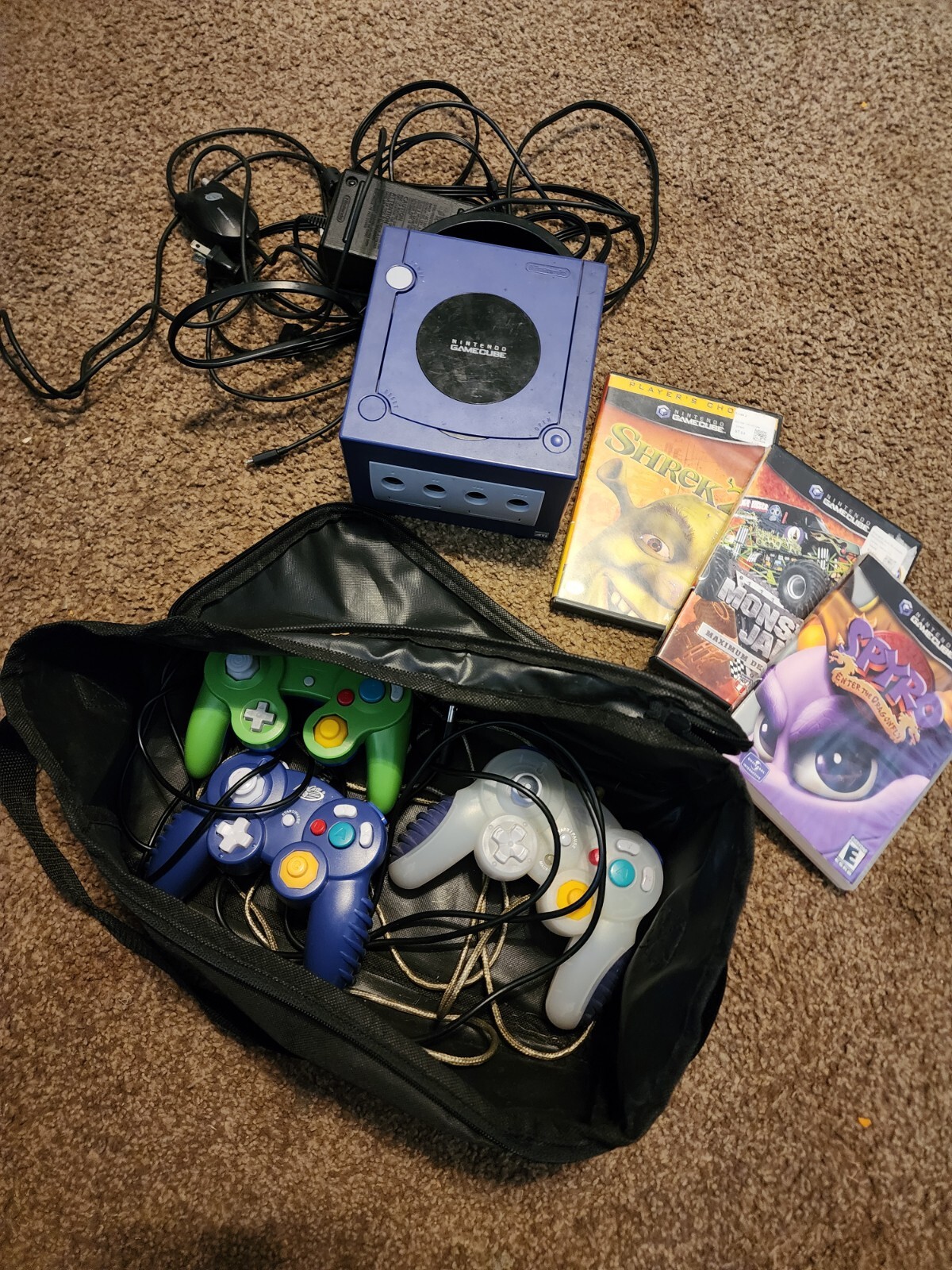 gamecube bundle 4 Remotes 3 Games
