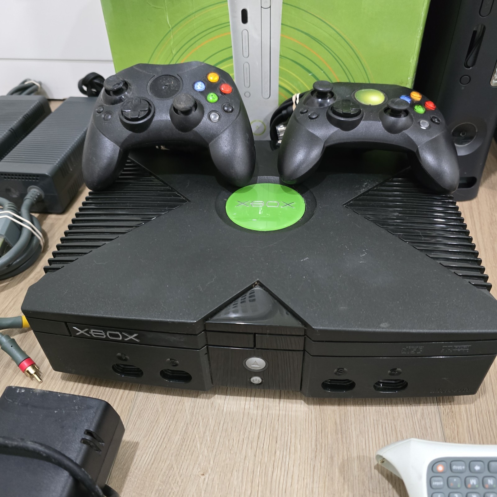 Massive XBOX Bundle – 4 Console + 13 Controllers & More [SOME TESTED / SOME…