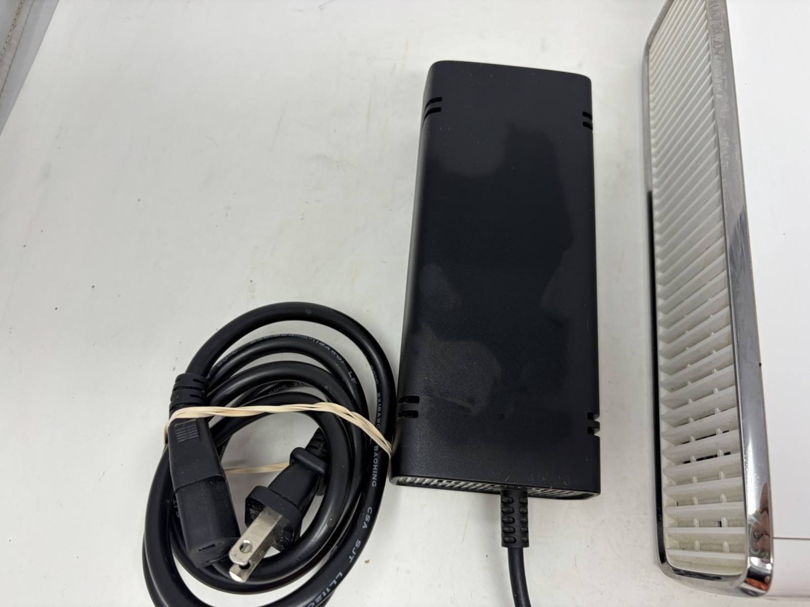 Xbox 360 Slim 250GB White Console With Controller HDMI and Power Cord Working