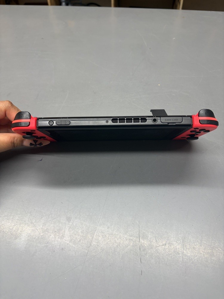 Nintendo Switch 32GB – Neon Red/Neon Red – HAC-001 w/512GB MICRO SD