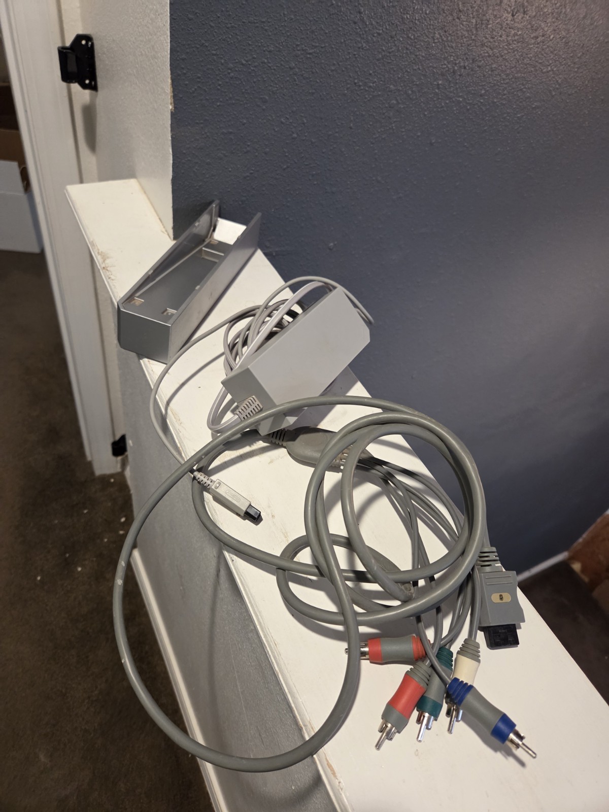 Nintendo Wii 4 Remotes All Cables