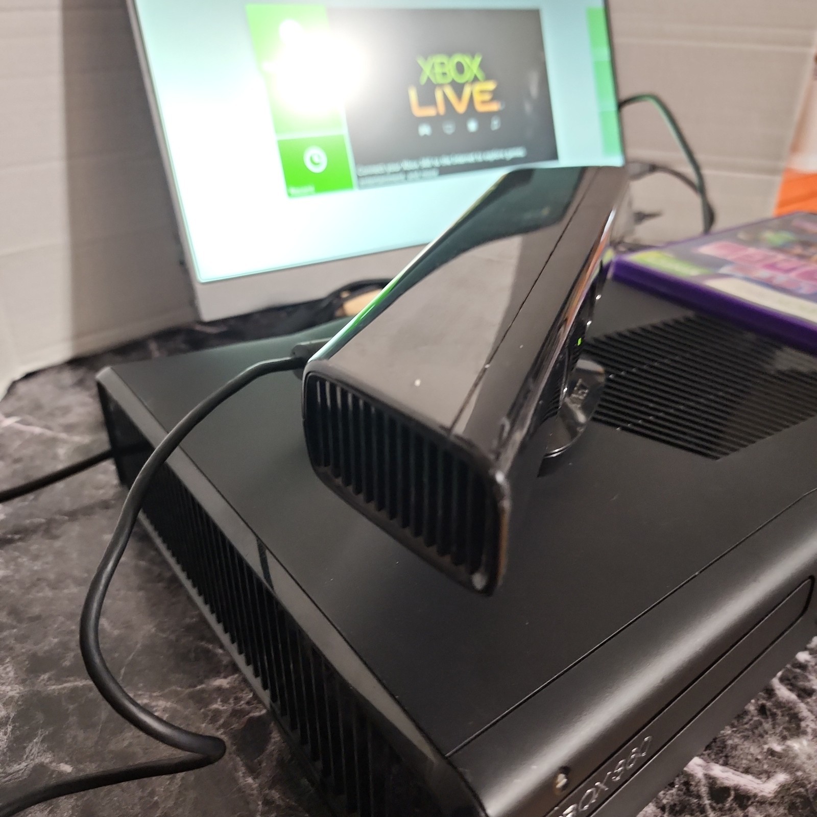 Microsoft Xbox 360 S 4GB Console Bundle Kinect Sensor 5 Games Tested Working OEM