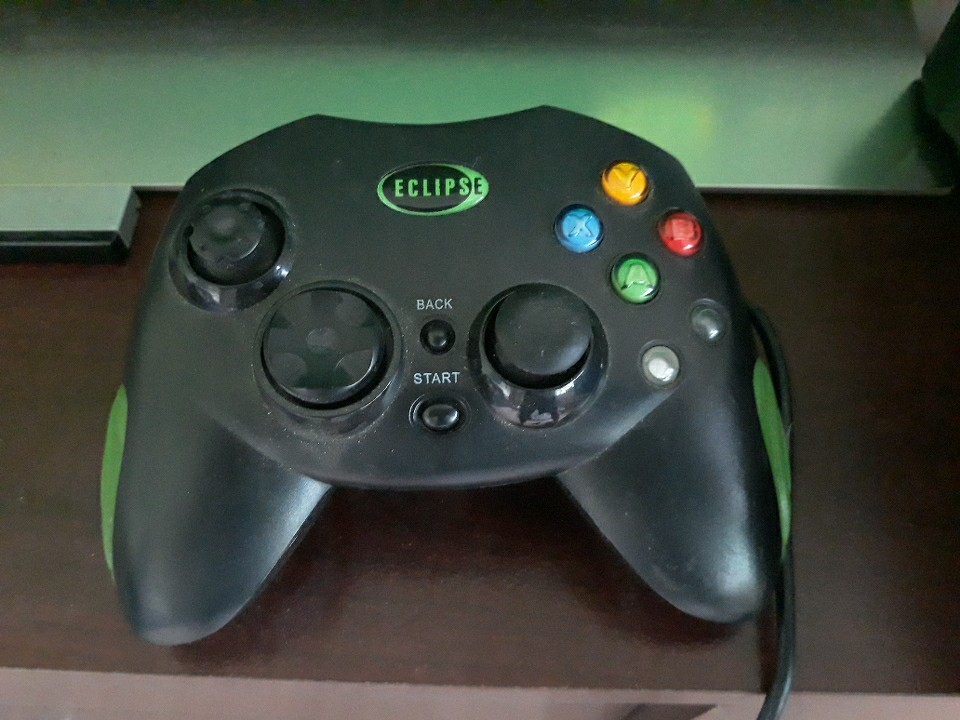 Original OG Microsoft xBox console v1.0 cords controller – Powers on won’t eject
