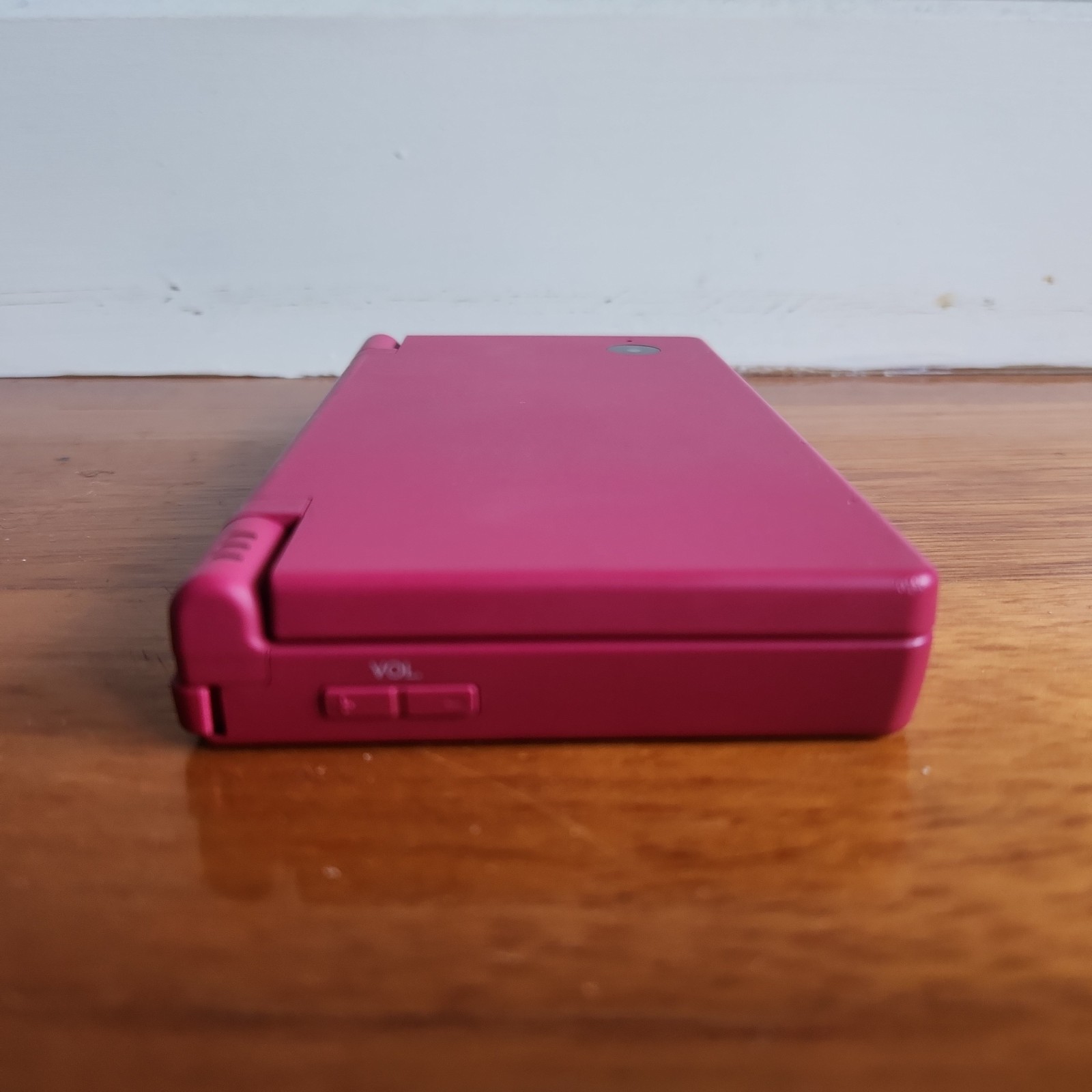 Nintendo DSi Pink inc. charging cable and SD card – Australian release