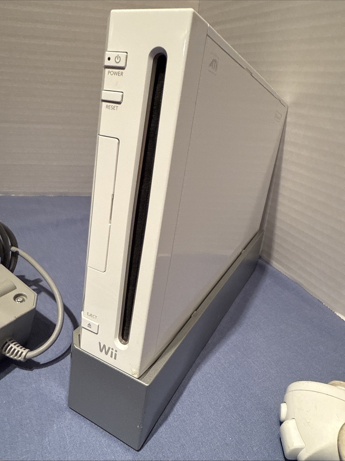 NINTENDO Wii SYSTEM CONSOLE WITH Wii PLAY MOTION GAME AND ACCESSORIES “TESTED”