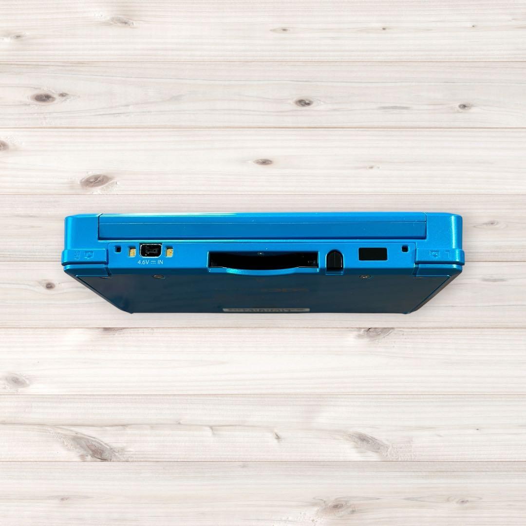 Nintendo 3DS console (Light Blue/Aqua Blue) with charger and stylus included.