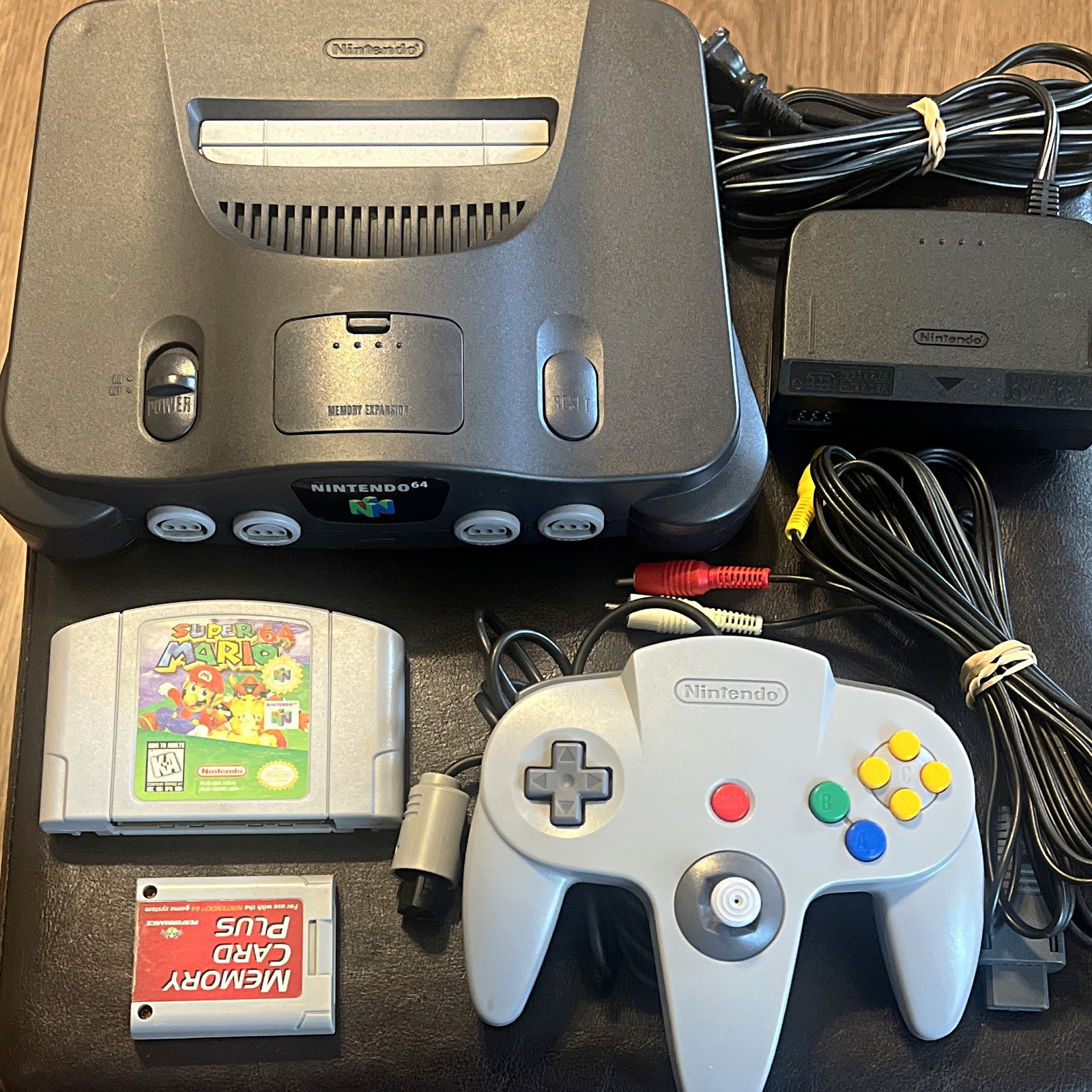 Nintendo 64 N64 Gray Console Bundle Controller AV Jumper Pak Super Mario 64.