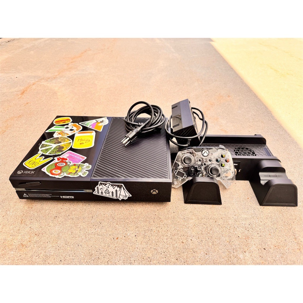 Microsoft Xbox One 500GB Black Console Bundle Clear Wireless Controller