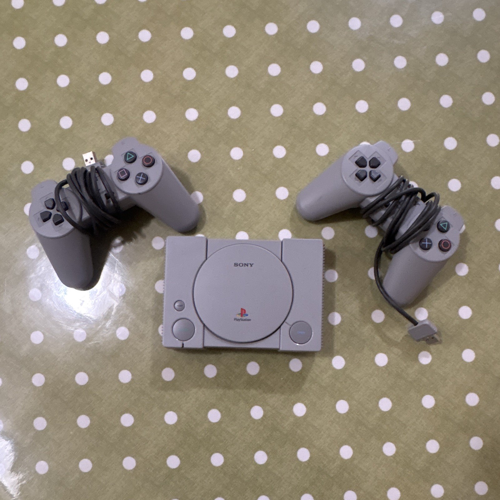 Sony PlayStation Classic Mini Console Gray 16GB 720p HDMI w/2 Controllers