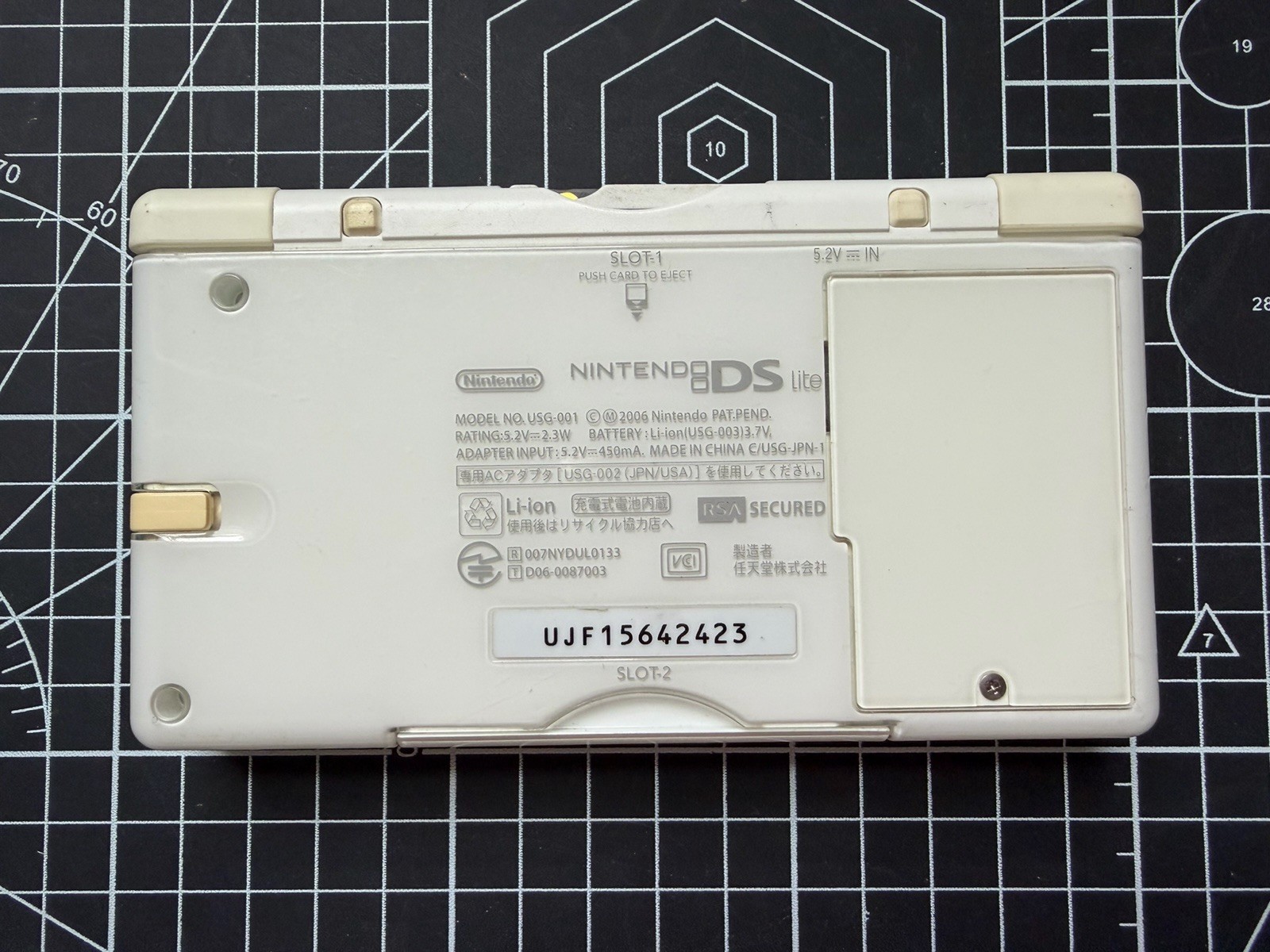 Nintendo DS Lite Used OEM White W/ R4 & 2GB SD – 100% Tested Region Free