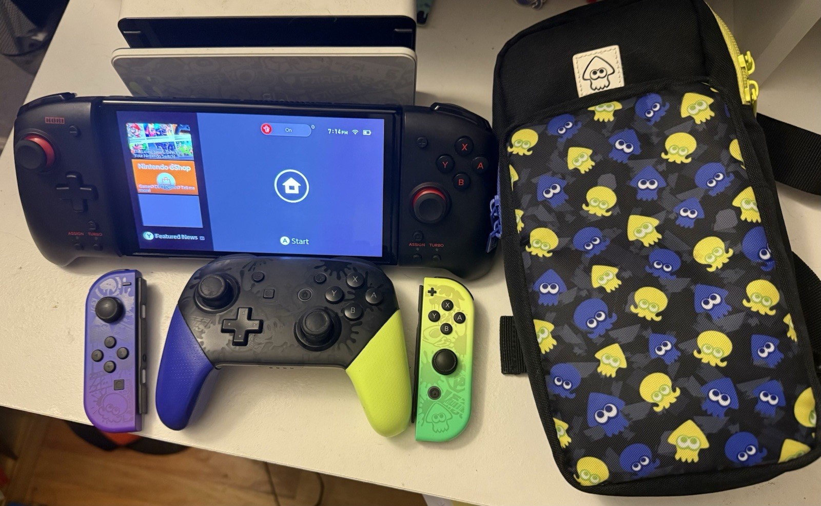 Nintendo Switch OLED Splatoon 3 Edition + Bag & Ergonomic Joycons