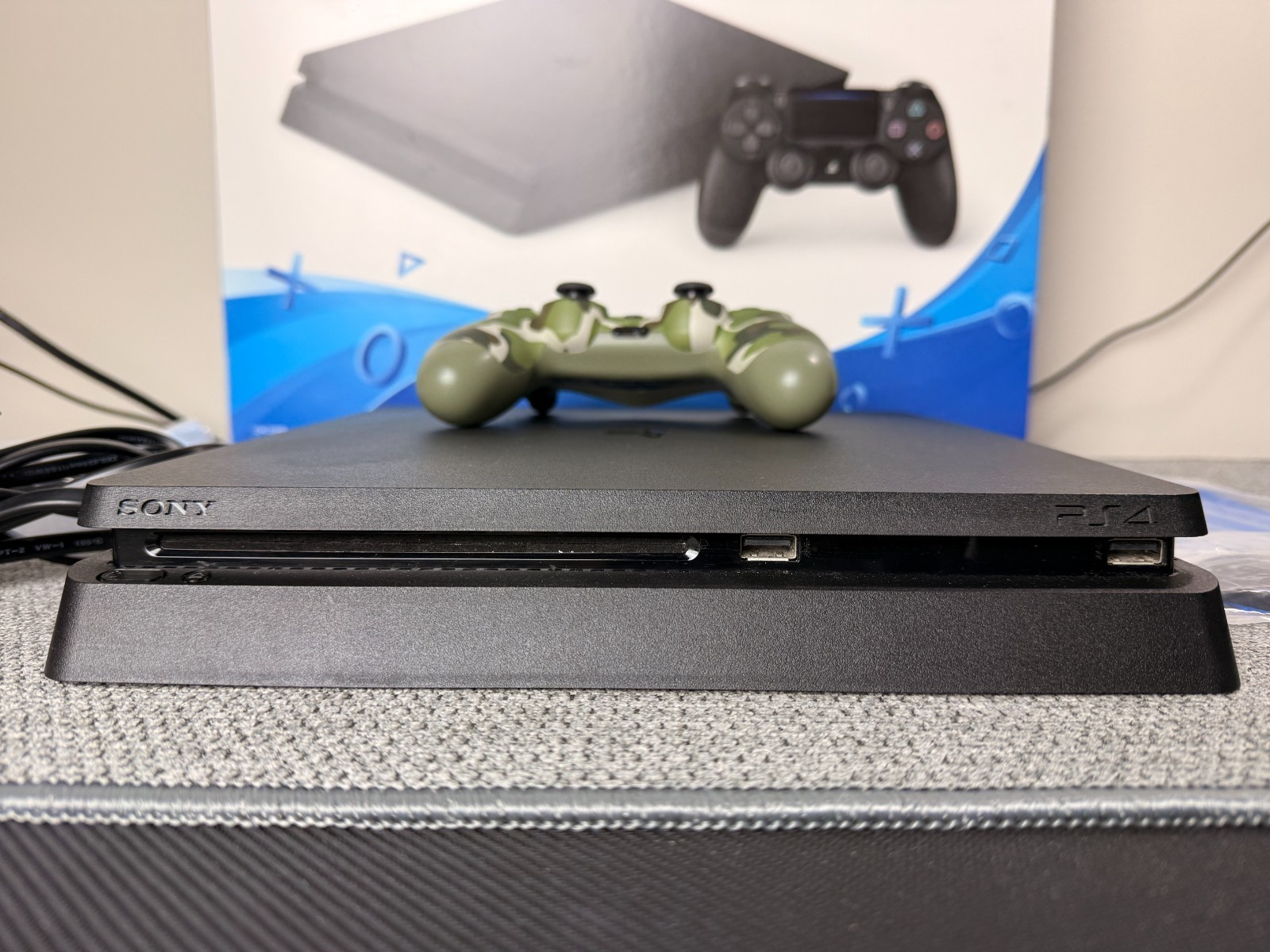 Sony PlayStation 4 Slim Disc Edition Model CUH-2215B w/ Box & Manuals!