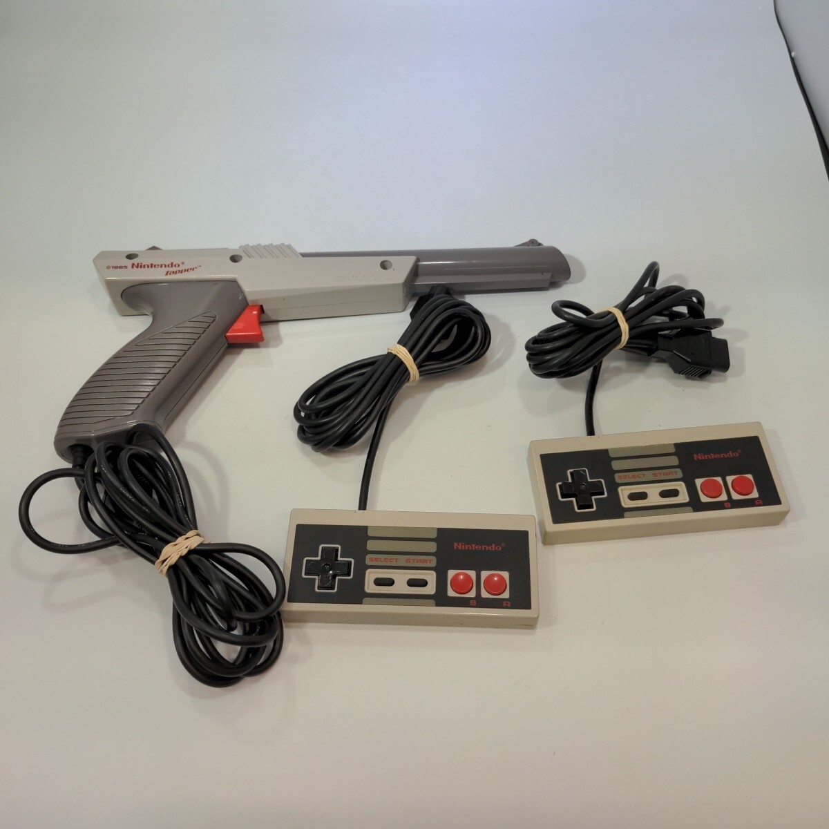 1988 Nintendo Entertainment System NES Action Set w/ Box Console Gray Zapper CIB