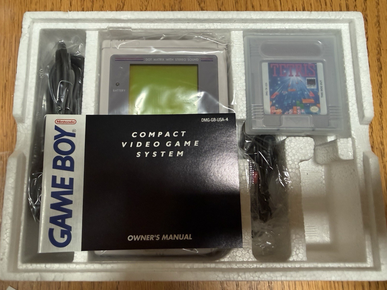 1989 Nintendo Game Boy DMG-01 with Tetris,MINT CONDITION,NEVER USED, TESTED!